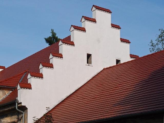 Detail obnovené štítové části