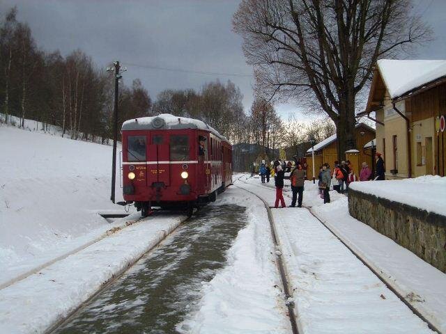 V roce 1996 sdružení otevřelo ve zrekonstruované stanici Zubrnice malé železniční muzeum.