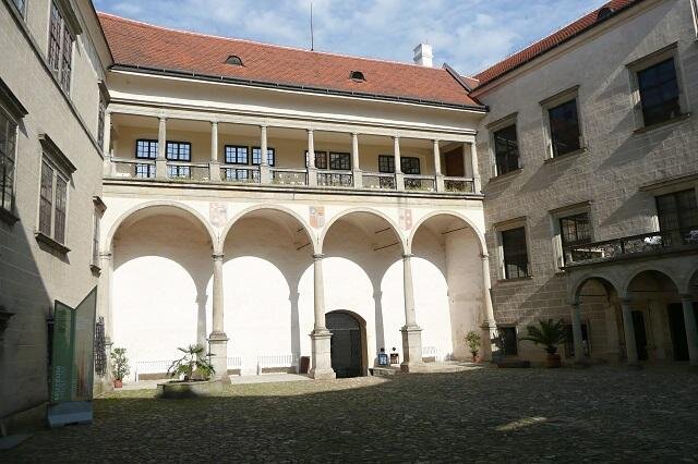 Hlavní nádvoří