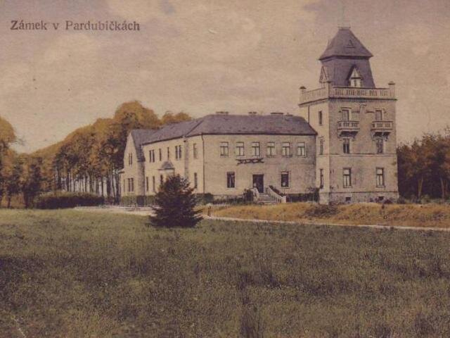 Zámeček v Pardubicích na dobové pohlednici.