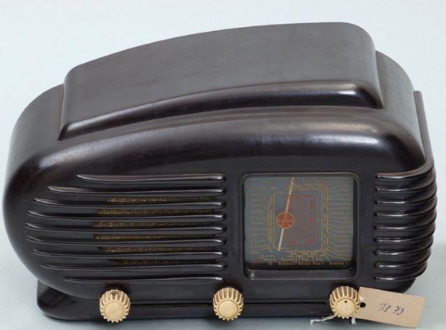 Radiopřijímač Tesla 308U Talisman vyráběný v Oravě a Bratislavě, 1953–1958