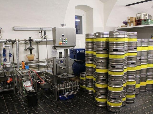 Myčka KEG sudů a jejich sklad