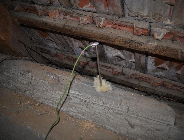 V objektu byly rozmístěny termoelektrické snímače pro nepřetržitou kontrolu teploty. 