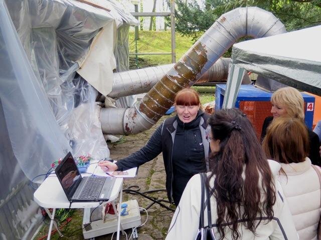 Během zahřívání stavby byla prováděna digitální kontrola teploty na počítači.