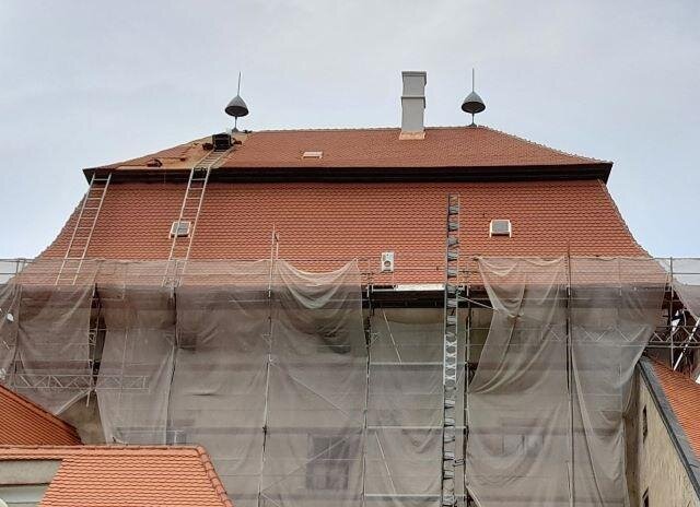 Z průběhu rekonstrukce střešního pláště věže