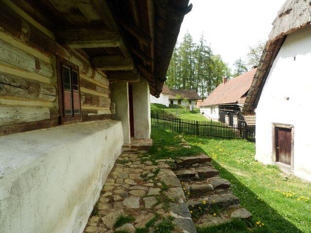 Součástí semináře bude i exkurze do skanzenu ve Velharticích.