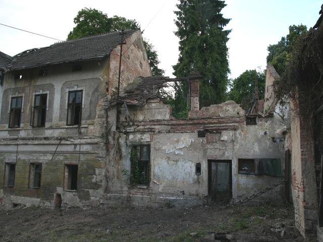 Východní přístavba před obnovou