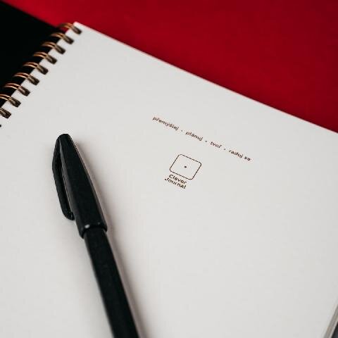 Clever Journal je velmi zajímavý nejen na běžné poznámky, ale zejména pro lidi, kteří si rádi tvoří svůj vlastní obsah a ideálně každý týden jiný.