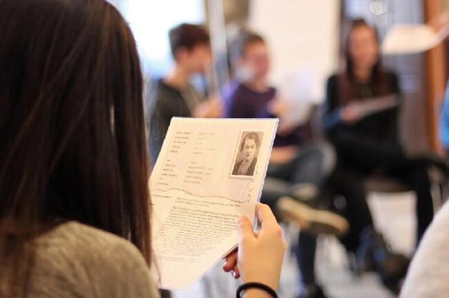 Program nazvaný Lidi to tak nenechaj středoškolákům netradičně zprostředkuje dějiny 20. století.