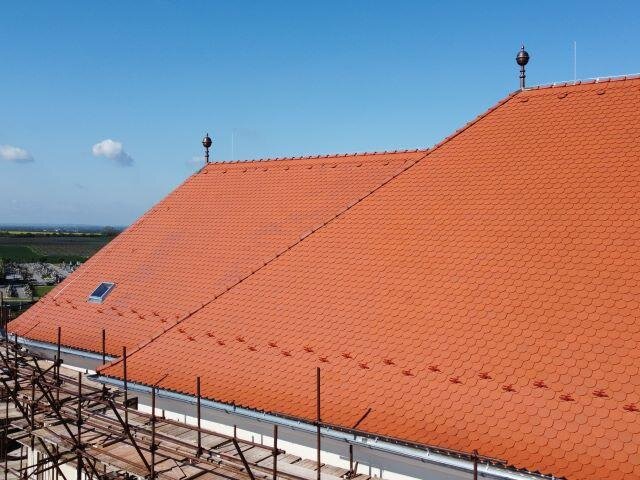 Bobrovkami bylo zakryto 800 m² ploch střechy.