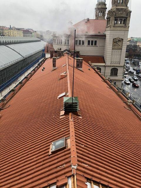 Pohled na hřeben střechy budovy B po rekonstrukci 
