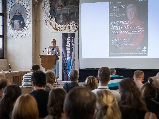 Oldřiška Dvořáčková ze Správy pražských hřbitovů představila benefiční koncert na záchranu významných hrobů.