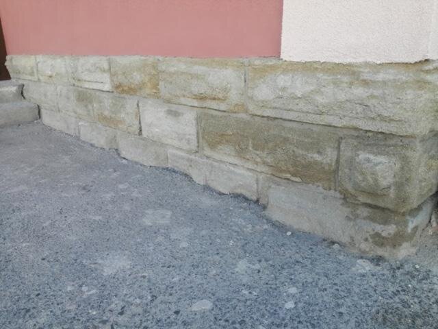 Úpravou prošly také zpevněné plochy v okolí budovy.