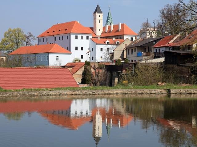 Zámek v Zásmukách