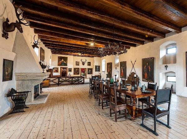 Hrad Kost láká na svou zbrojnici i středověkou mučírnu.