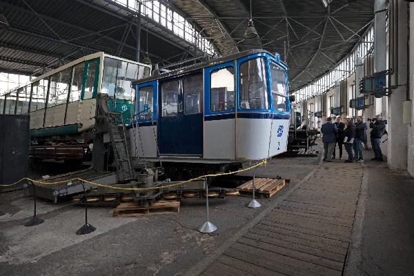 Vůz lanovky na Petřín je k vidění v Železničním depozitáři v Chomutově.
