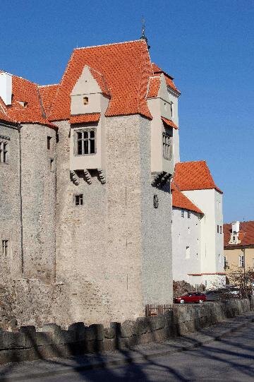 Mohutná renesanční věž Jelenka je s novými Prejzy Tondach ozdobou celého hradu.