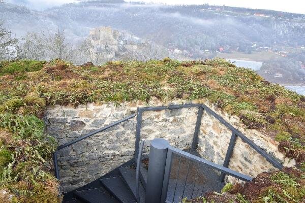 Výhled z Hlásky na hrad Cornštejn