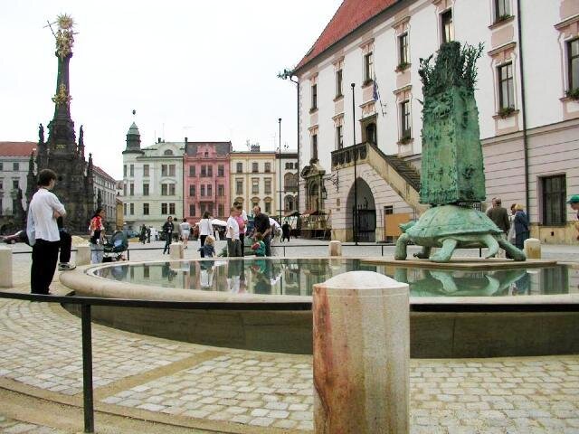 Hořický pískovec byl použit i na stavbě Arionovy kašny v Olomouci.