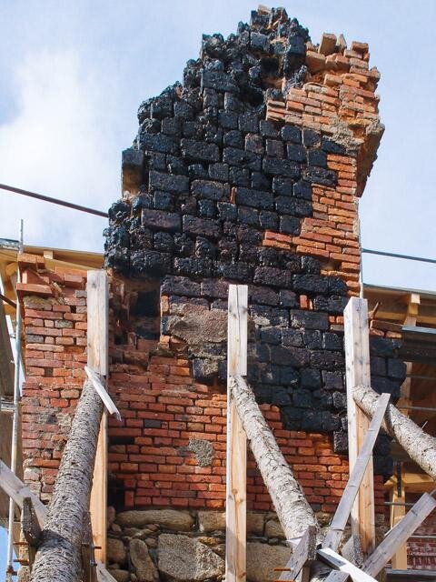 Struskové cihly byly hojně využity během přestavby v 19. století.