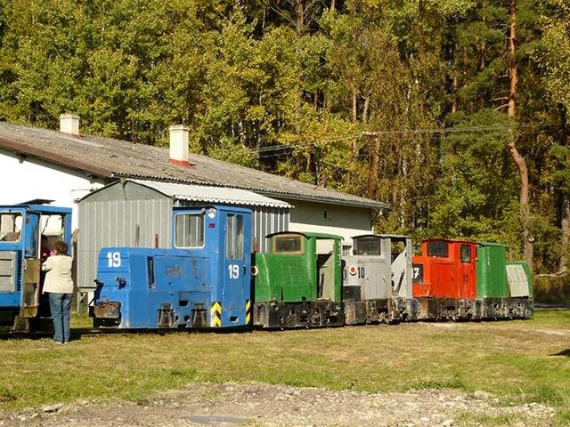Otevření výstavy 15. 10. 2011, přehlídka motorových lokomotiv LBM na Kateřině
