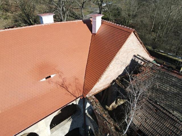 Detail obnovené střešní krytiny