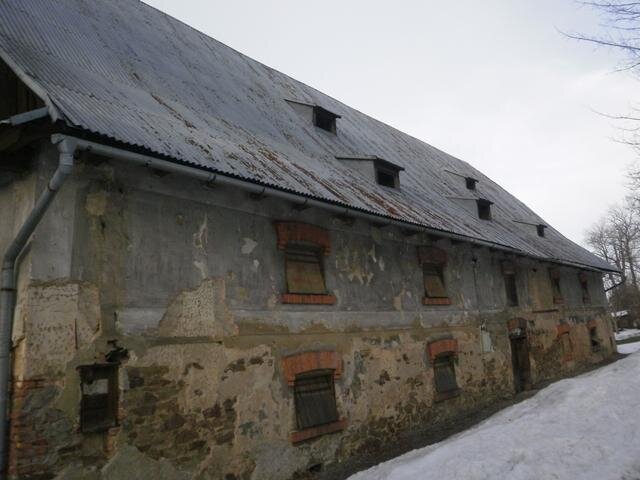 Stav velké sýpky v únoru 2010.