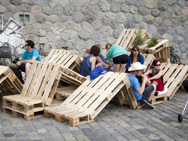 Instantní park na náplavce byl krátkodobou intervencí v rámci reSITE 2012, která poukázala na možnosti oživení vltavského nábřeží.