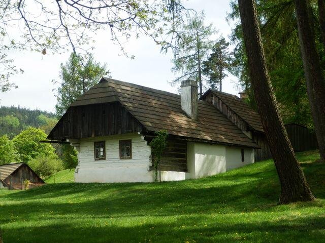 Součástí semináře bude i exkurze do skanzenu ve Velharticích.