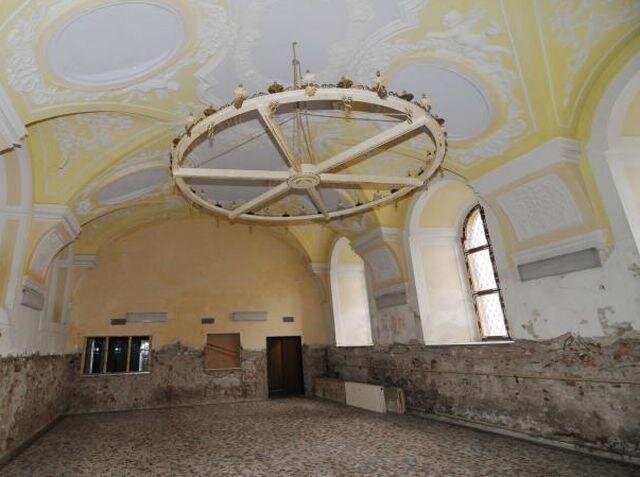 Jezuitská kolej v Klatovech před opravou