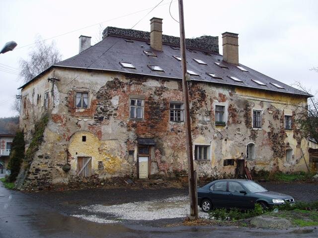 Stav objektu s novodobou střechou v roce 2007
