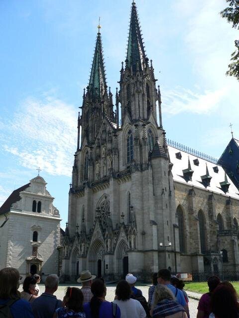 V rámci dvoudenní exkurze se frekventanti kurzu památkové péče podívali také do katedrály sv. Václava v Olomouci.