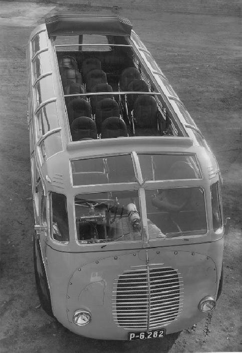 V karosárně Oldřicha Uhlíka vznikl i tento autobus Tatra pro cestovní kancelář ČEDOK.