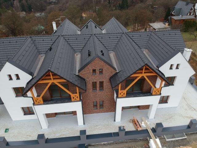 Firma Střechy Jurásek se svou realizací střech Wellness Apartmány Panorama v Pozlovicích uspěla i u pokrývačů, kteří ji vybrali jako nejzdařilejší v kategorii Veřejně prospěšné stavby.