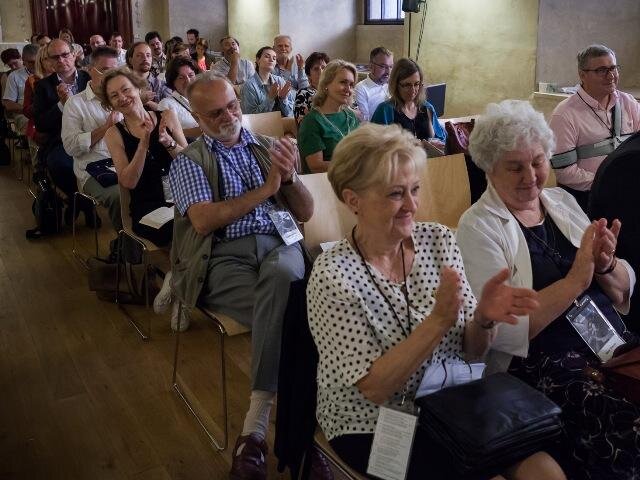 Mezi pozvanými mecenáši byla také Jaroslava Valová (v popředí vlevo), zakladatelka firmy SIKO, která obdržela Čestné uznání za dlouhodobý přínos při financování obnovy památek.