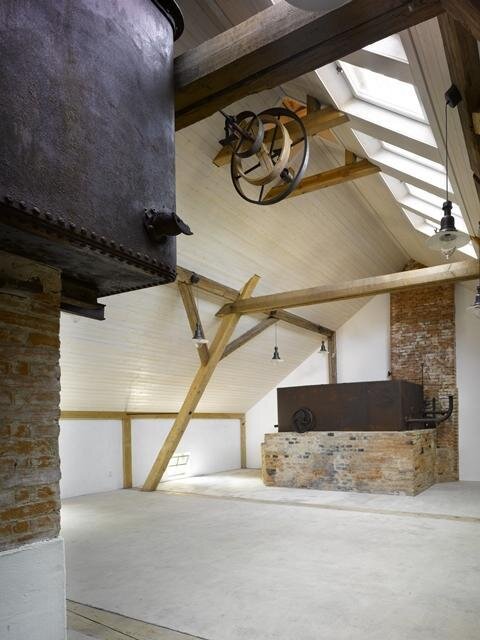 V roce 2014 byla dokončena konverze bývalého parostrojního pivovaru v Lobči podle projektu RIOFRIO Architects.