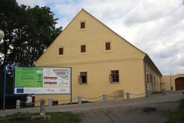 Bývalý pivovar dostal krásný nový kabát i střechu.