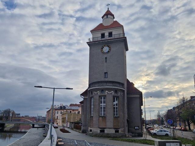 Čelní pohled na sakrální památku