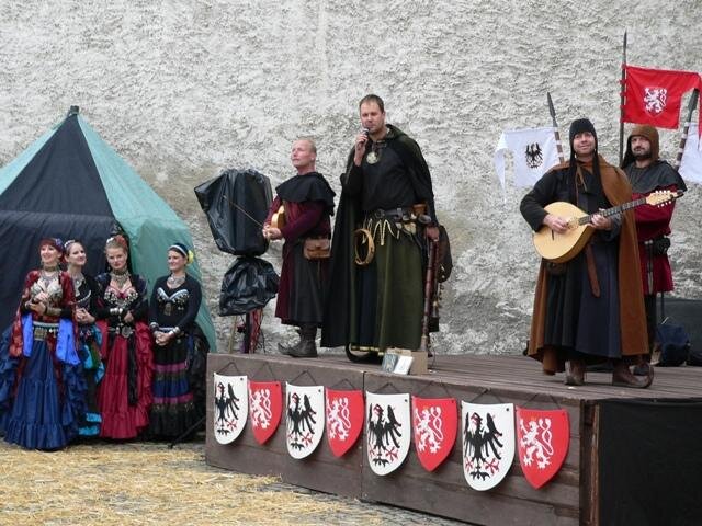 V sobotu byla dobová hudba a tance představeny na Piaristickém náměstí všem návštěvníkům letošních městských slavností.