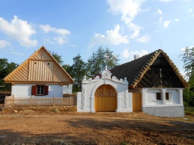 Dokončená stavba usedlosti ze středního Polabí je součástí první etapy rozšíření skanzenu v Kouřimi. Další fáze projektu si vyžádá 123 milionů korun.