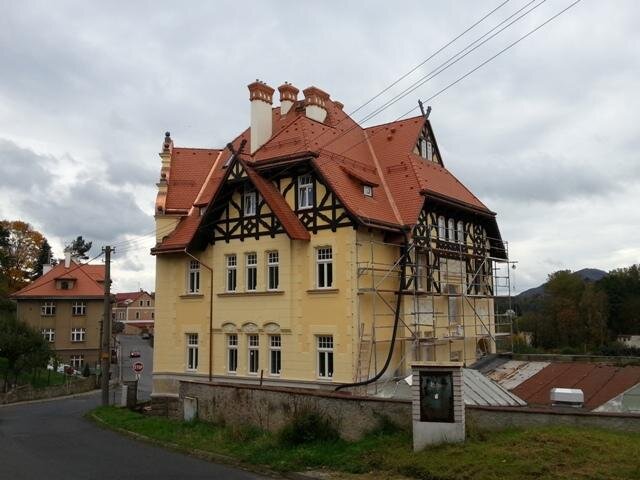 V soutěži TONDACH Pálená střecha 2014 uspěla společnost Střechy Šanda a syn za rekonstrukci střechy vily Josefa Elstnera v Jablonném v Podještědí.