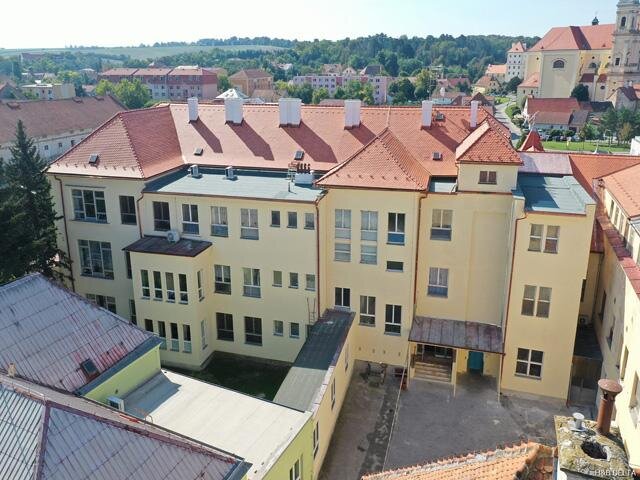 Celkový pohled na budovu ze dvora