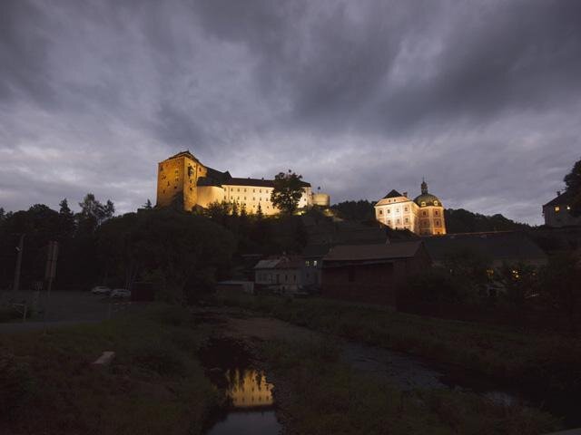 V loňském roce byl návrh realizován a bečovský hrad a zámek se mohl stát vizuálně působivou noční dominantou.