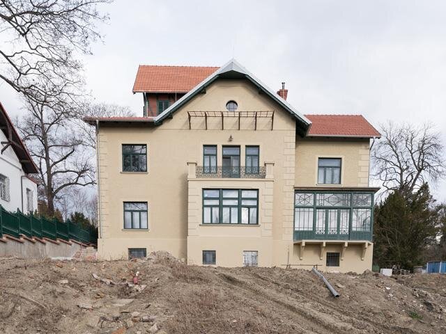 Dům byl součástí místní nejstarší vilové kolonie nad Lužánkami vzniklé podle urbanistického konceptu vídeňského architekta Heinricha Ferstela.