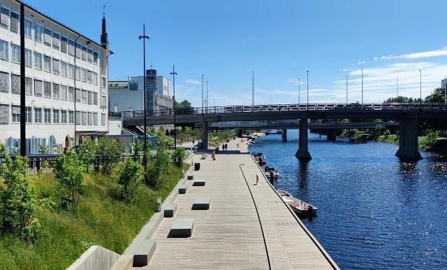 Nábřeží řeky v norském městě Sandvika