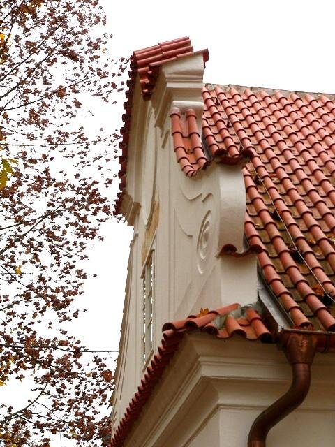 Detail střechy u štítové zdi