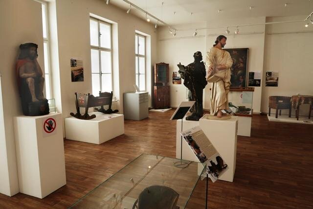 Co všechno dokážou šikovné ruce konzervátorů a restaurátorů muzea, ukáže výstava v Hollarově galerii.