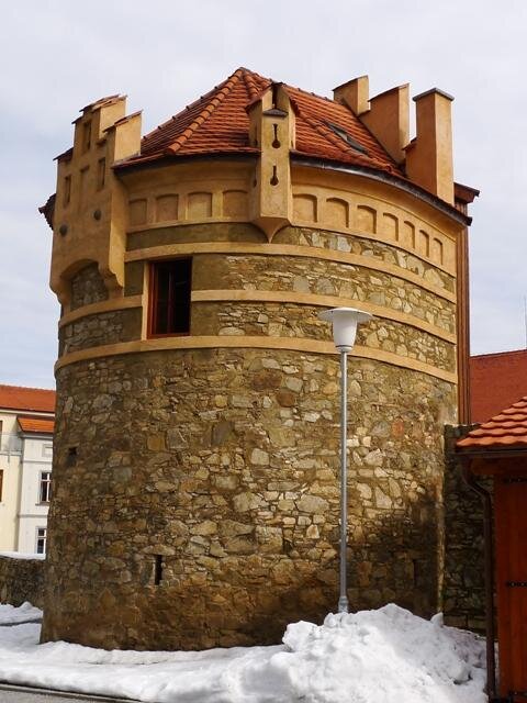 Prachatice rekonstruují i bašty a hradby unikátně zachovalého městského opevnění.