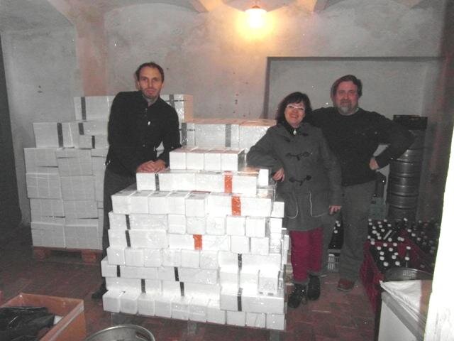 Všechna piva jsou zabalena a připravena k expedici našim dárcům. Těm je s radostí doručí v nejbližších dnech společnost DPD.