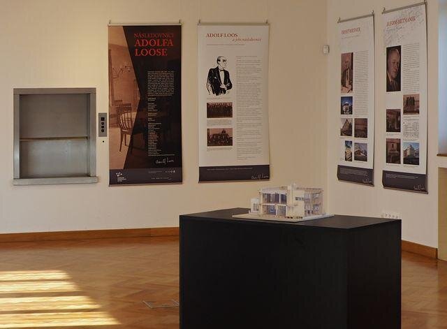 Na výstavu by 26. listopadu mělo navázat mezinárodní sympozium za účasti badatelů zabývajících se tvorbou Adolfa Loose a dalších architektů jeho doby.